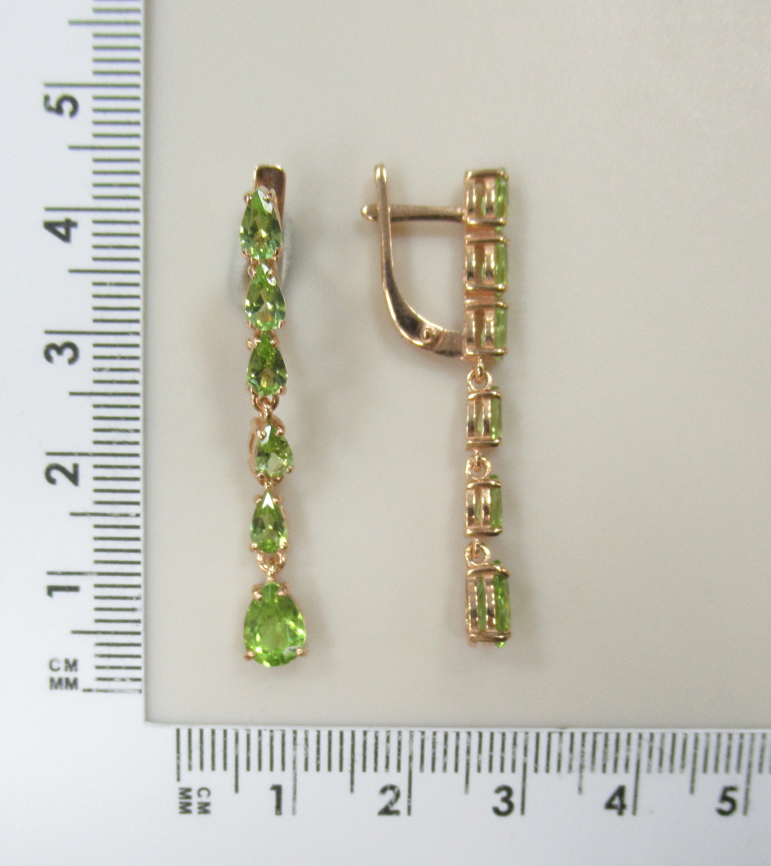 Серебряные серьги с хризолитами